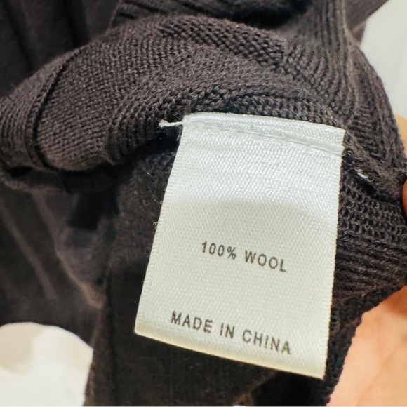 St. John 100% wool Ribbed Pattern super Lightweight Knit oversized sweater EUC - Picture 10 of 14